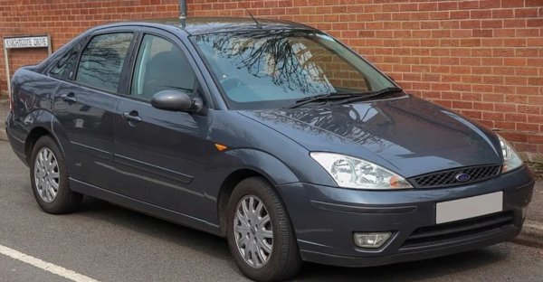 До четвъртата година на американския пазар Ford Focus не успя да избегне проблемите. Те се трупаха в CarComplaints , а &bdquo;отличникът&ldquo; сред тях беше моделът от 2003 г. Учудващо, Ford пусна кола, която все още получаваше стотици оплаквания от хора, които не могат да завъртят ключовете, за да запалят колите си. Моделите от 2001 г. и 2002 г. също имаха този проблем, но не чак толкова. 

Все още имаше много случаи на повреда на двигателя, включително по време на шофиране. Ако моторът оцелее, пък се скапваше трансмисията. Въобще, бягайте от всичко с това име, направено до 2003 година. Но и без това тя е толкова отдавна. Смятайте, дори националите ни по футбол още биеха.